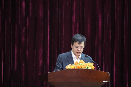 全克林同志宣读决议